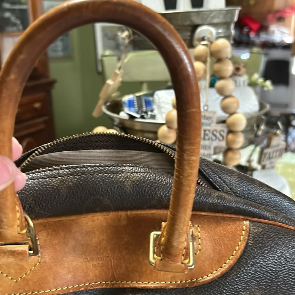 Authentic LV large Deauville handbag - Picture 13 of 16